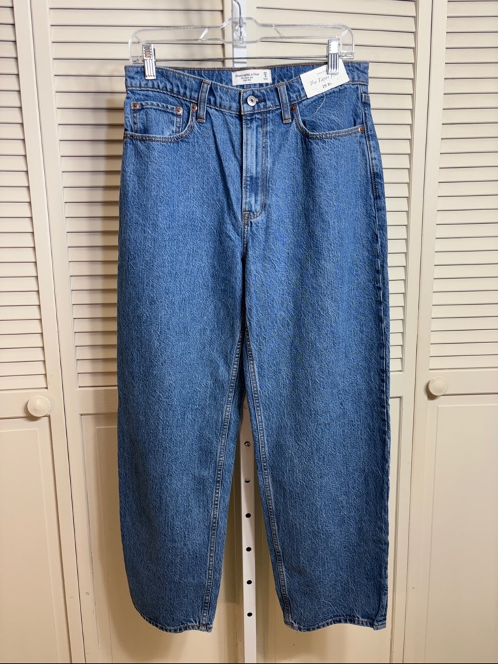 NWT Abercrombie & Fitch High Rise Taper Jeans Blue Medium Wash Size 8 Short - Picture 3 of 13
